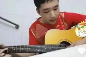 隔离不忘才艺表演：杨皓然吉他弹唱，范忆琳成美妆博主图片