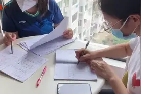 扬州志愿者手绘“大数据图”，采样效率翻倍图片