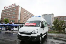 一辆负压救护车，扬州“90后”女孩用“嫁妆本”倾囊一捐图片