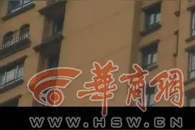 惊险！西安17岁少女站上29层楼外沿 消防飞檐走壁救人图片