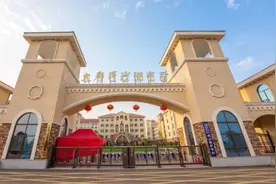 长沙文郡洋沙湖中学回应“教师猥亵学生”，曾代课3月已离职视频封面