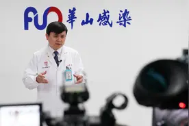 一个作家眼里的张文宏医生图片