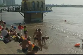 哈尔滨一82岁老人松花江游泳失踪，搜救超10小时图片