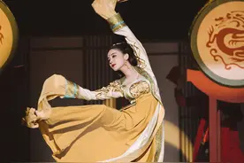 娜扎国风舞造型诠释美人如画 着蜀锦裙一舞倾城尽显婀娜身姿图片