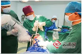 云南省首例关节置换“机器人”上阵 第九二〇医院麻醉科完美“护航”图片