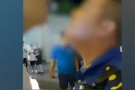 网传西安一城管驾车驱赶残疾商贩，官方：不存在冲撞，系临聘人员已停职图片