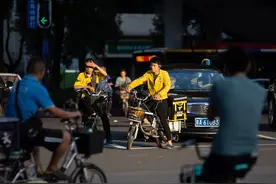 算法把控时代结束！市场监管总局要求建立外卖送餐员绩效考核制度图片