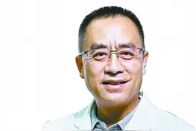 白衣执甲勇冲锋 医者仁心护健康图片