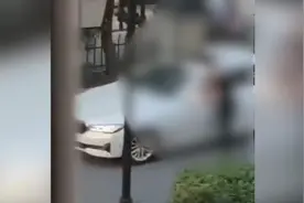 因男女感情纠纷，杭州一60岁男子持刀杀害29岁男子后自残视频封面