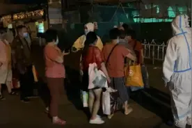 上海确诊病例活动轨迹、最新排查结果公布！深夜直击防控现场→图片