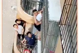 身悬楼外，男老师徒手爬楼托举20分钟救幼童获奖了图片