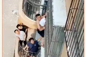 身悬楼外，男老师徒手爬楼托举20分钟救幼童获奖了图片