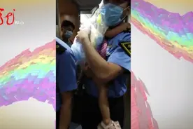 爷爷下车抽烟，把4岁孙女留在这列开往哈尔滨的列车上！突然，车开了……图片
