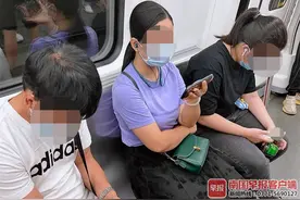坐公交地铁总有人外放视频？新法规已提请审议：公共场所噪声扰民或被罚图片