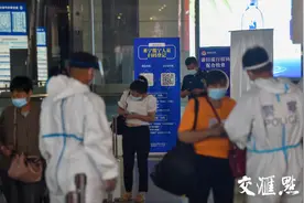 南京南站严格落实到宁出站旅客测温及健康码查验工作图片