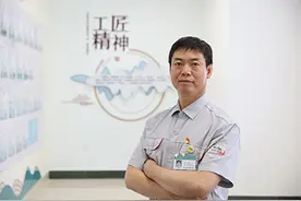 包装设备的“妙手神医”卜建立图片