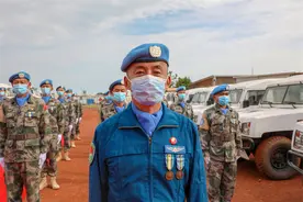 中国维和官兵荣获联合国“和平荣誉勋章”图片