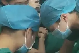 医护人员在核酸检测点晕倒，醒来第一句“给团队丢人了”视频封面