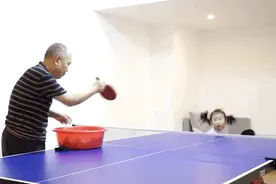 乒乒乓乓！幼儿园“小魔王”申请出战图片