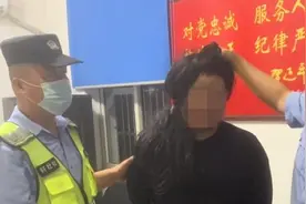追求刺激男子凌晨穿女装潜入女宿舍猥亵女性，被刑拘视频封面