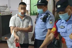 男子携带两瓶汽油进站，只因为“觉得丢了可惜”图片