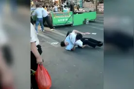 只为一杯奶茶？广西南宁大沙田多人街头互殴图片