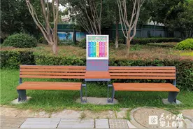 为民办实事！呈贡区乌龙街道星浦社区休闲长椅进小区图片