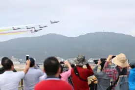 他们拿命“试”，人在飞机在图片