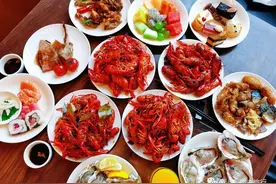 去外滩吃自助餐！现在小龙虾马上大闸蟹图片