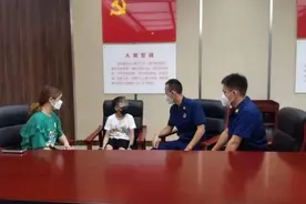 10岁小男孩暑假在家总喜欢玩火，妈妈把他送进消防站图片