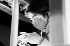 机不离手，“手机病”你也中招了吗图片