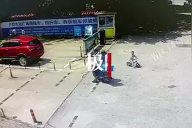 3岁男孩溜出家门独自骑着平衡车，热心群众报警江岸民警为他找家图片