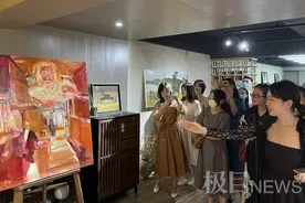 将音乐与绘画融为一体，武汉女生“女神山”画展开幕图片