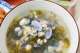 潮汕生蚝花甲酸菜开胃汤图片