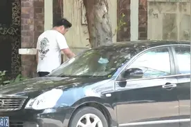 小区多辆车被人故意扎破轮胎？业主：钉子都是全新的图片