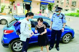 小手拉大手图片