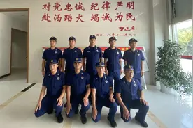 哇，全市专职消防员统一换装啦！图片