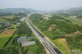 铺设沥青！351国道衢州市区段预计明年6月通车……图片