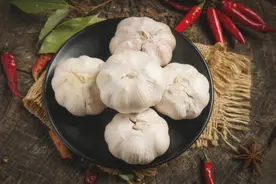 有口罩遮味，日本人爱上大蒜料理图片