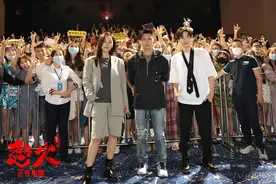 《怒火·重案》成都路演 谢霆锋入乡随俗耍火锅筷图片