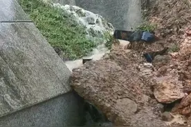 突发！武汉一隧道口发生山体滑坡，土方量约100到150方图片