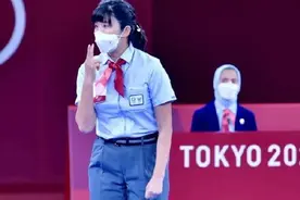 她是东京奥运会唯一中国现役军人裁判！网友直呼：又美又飒图片