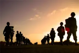燃！兵哥哥的野外驻训会有怎样的体验图片