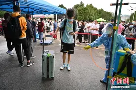 云南高校陆续开学 新生开启大学生活图片