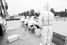 自带“空调”“河南造”防护服火了图片