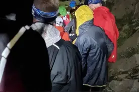 UTMB越野赛TDS组有选手坠落致赛事暂停，直升机出动救援图片