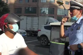 济南：电动自行车载人违法 一小时内40人被查视频封面