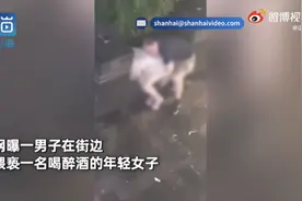 大叔酒吧门口猥亵醉酒年轻女生怎么回事？路人发现后立刻报警图片