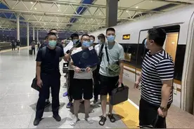 一锅端！安徽警方摧毁一大型网络游戏直播诈骗团伙图片