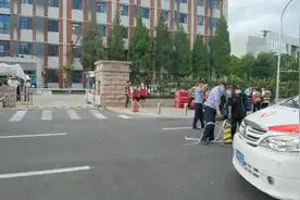 记者探访｜中科院大学奥运村校区门口拉起警戒线，周边餐厅已闭店视频封面